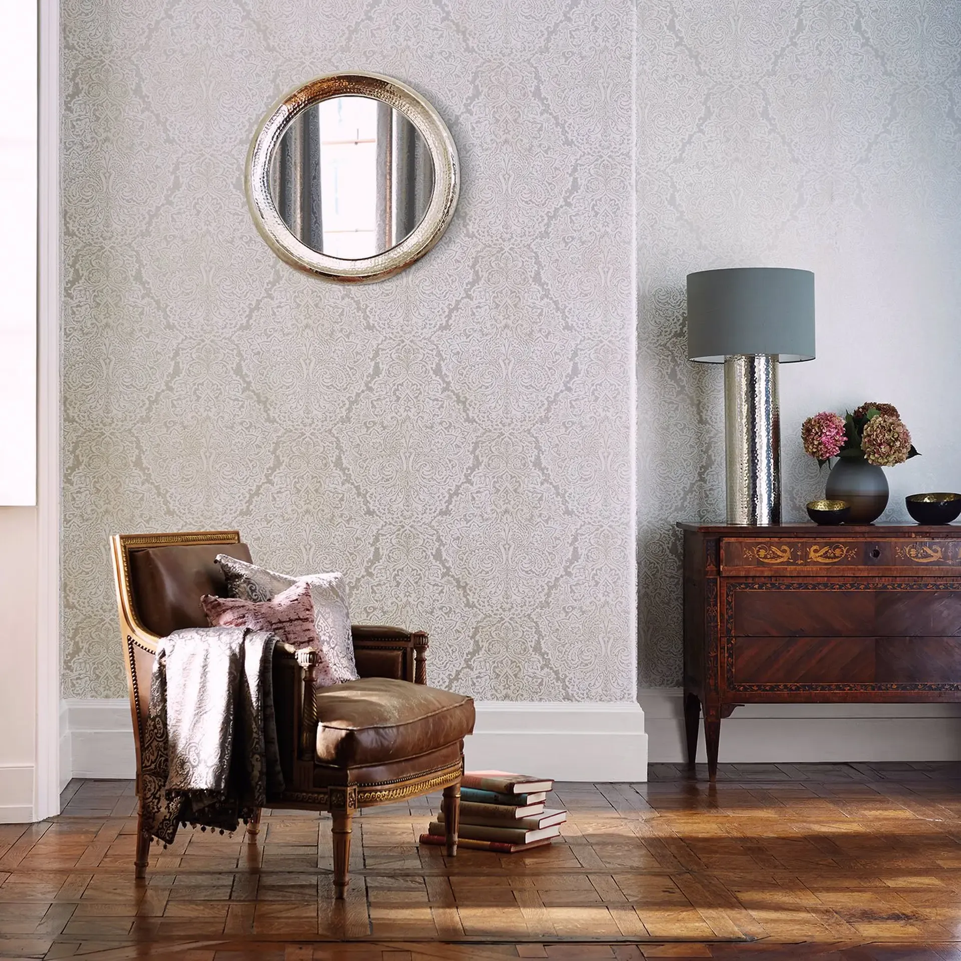 Aurelia - White/Gold - Image 2